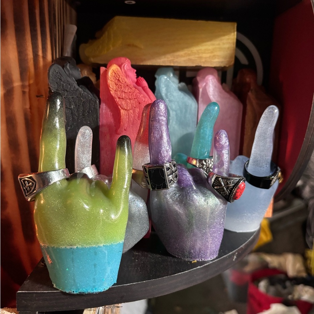 Colorful Hand Gesture Ring Holder